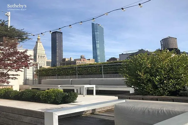 Sold by Sotheby's International Realty | media 10