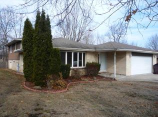 270 N Greenleaf St, Gurnee, IL 60031
