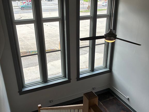 5th image of 105 Campbell Ave SW #103
