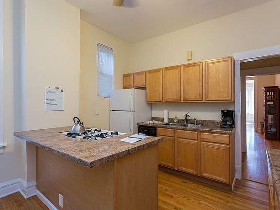 3rd image of 2052 W Cuyler Ave #1