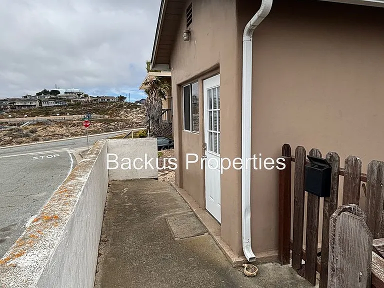 1580 Wanda Ave #A — Photo 2