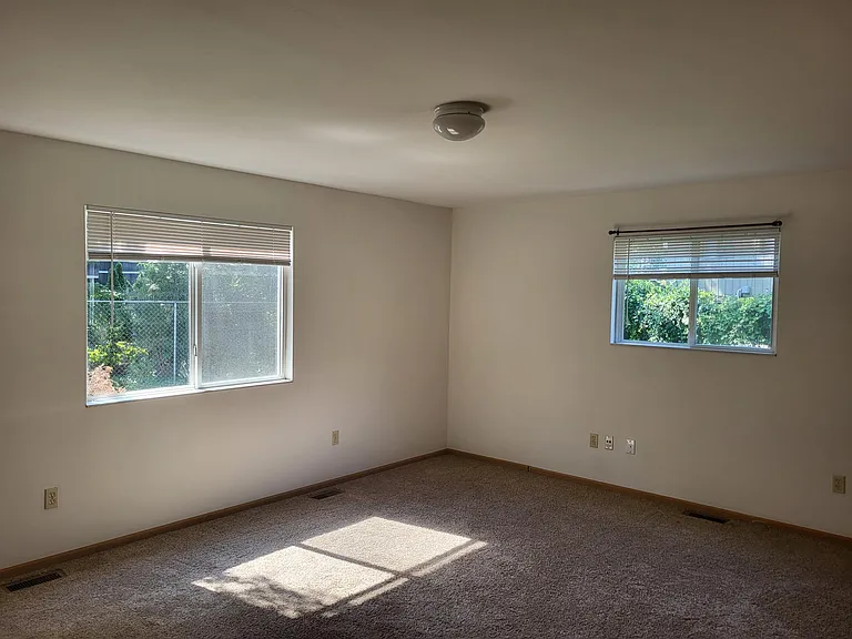 4809 Universal Dr — Photo 8