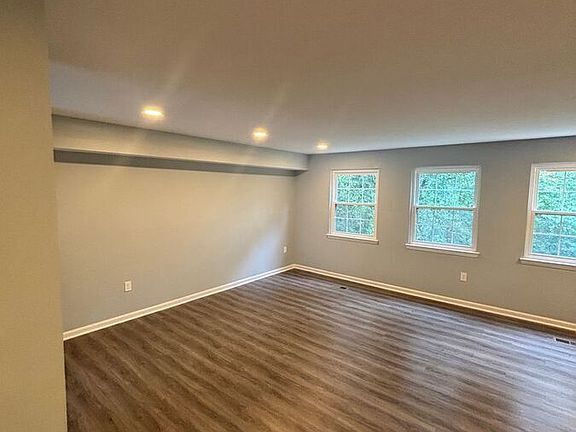 4th image of 743 Wilton Farm Dr