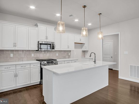 5th image of 109 Village Dr