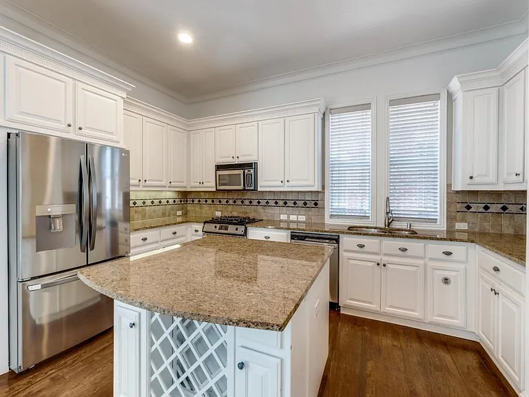 4223 Travis St — Photo 3