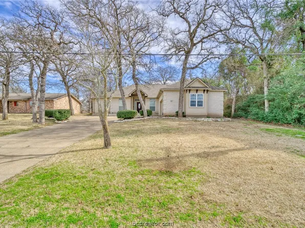 22 Golfview Dr, Hilltop Lakes, TX 77871