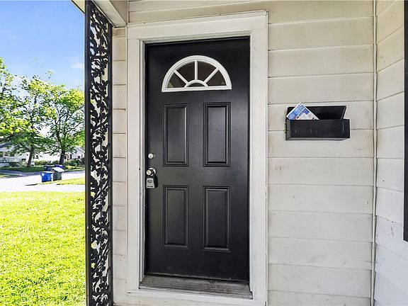 2nd image of 500 Redwood Ave