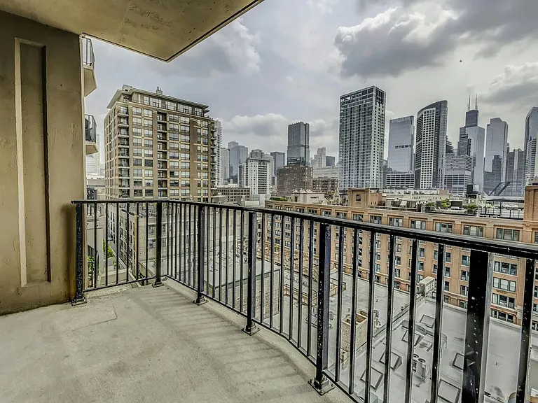 435 W Erie St #1105 — Photo 7