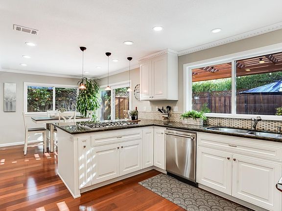 4th image of 226 Brighton Ln