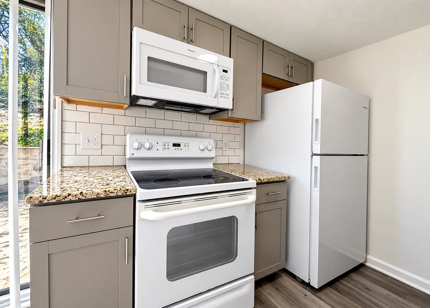 2 bed, 864 sqft, $1,199 — Photo 3