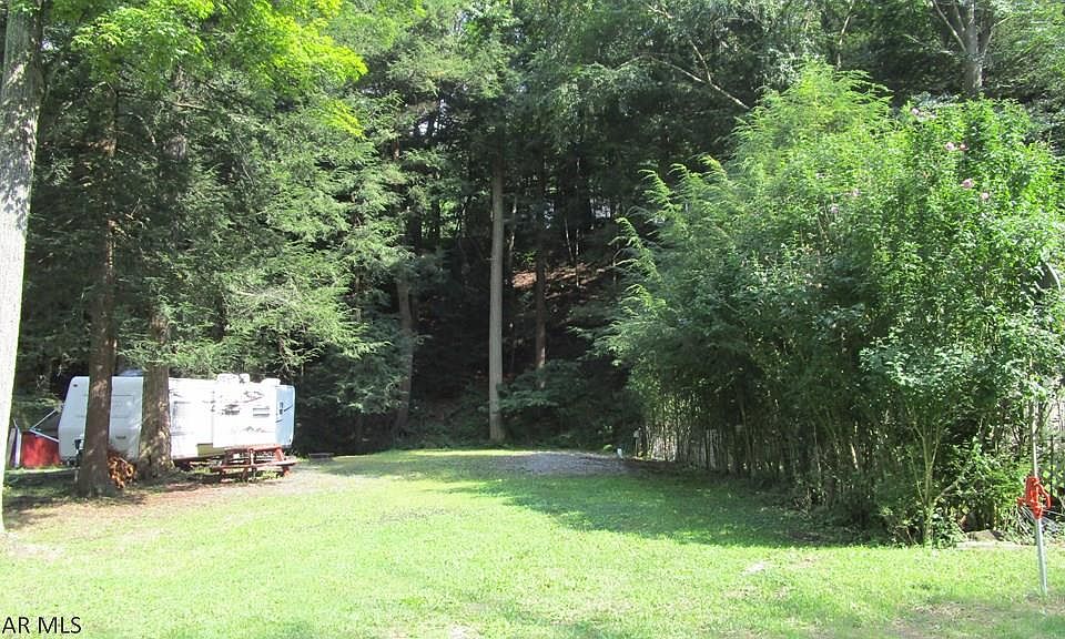 2nd image of 133 Creekside Ln