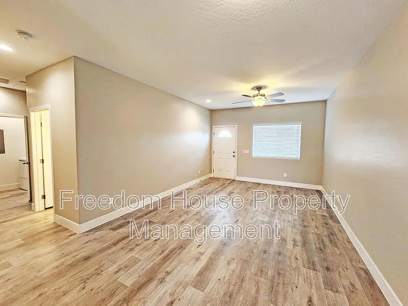 3 bed, 2.0 bath, 1097 sqft, $1,351 — Photo 3