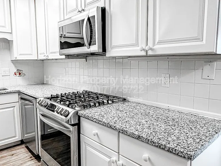 233 Goshen Ln — Photo 7