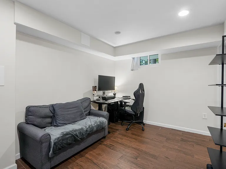 315 Maple Ave — Photo 22
