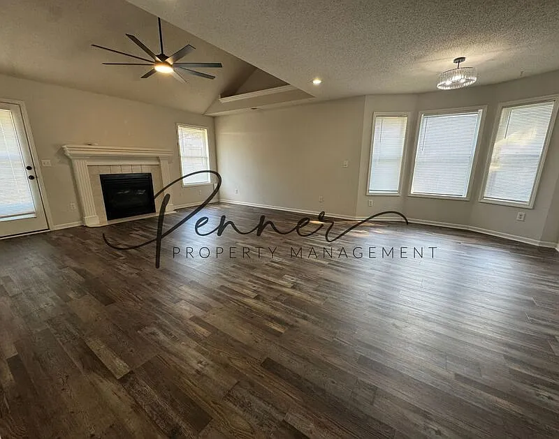 4 bed, 2.0 bath, 1980 sqft, $2,150 — Photo 2