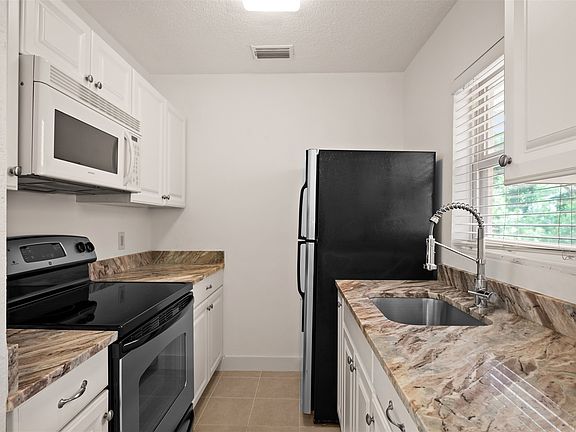 5th image of 25 Turner St APT 3