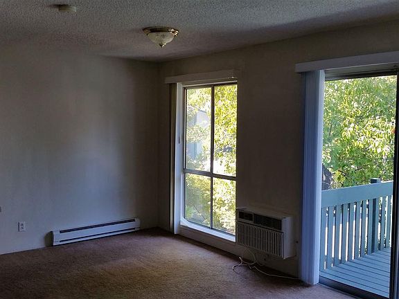3rd image of 1036 Oak Grove Rd #118