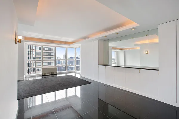 Sold by R New York | media 28