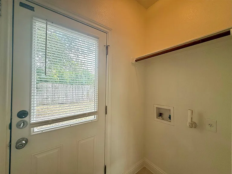 6916 Meador Ave #B — Photo 8