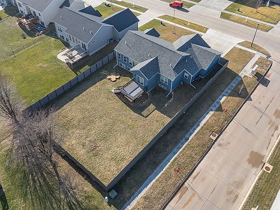 4th image of 3399 Edgebrooke Dr