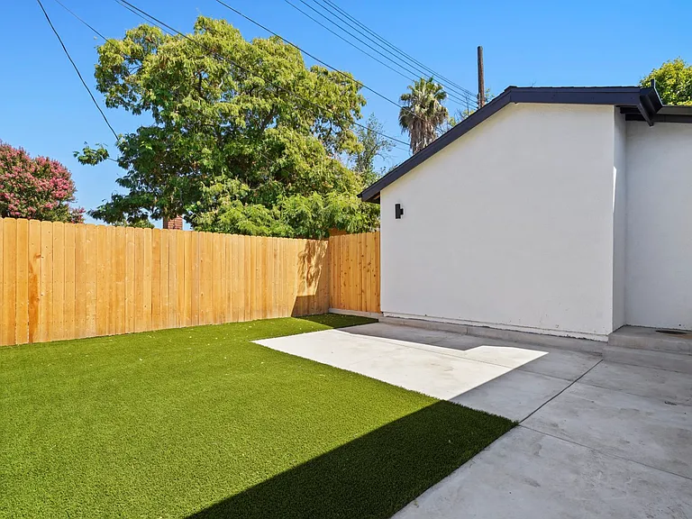 7906 Oakdale Ave — Photo 28