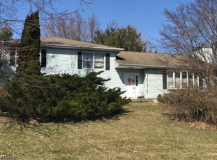 1 Mountain View Dr, Wantage, NJ 07461