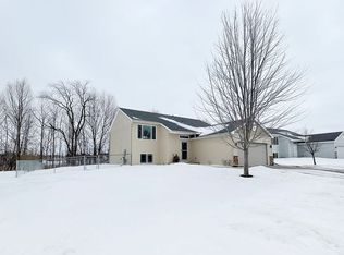 632 7th St N, Montrose, MN 55363