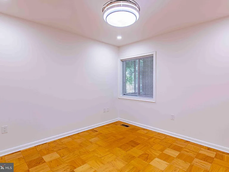 1 Stonehenge Cir #2 — Photo 38