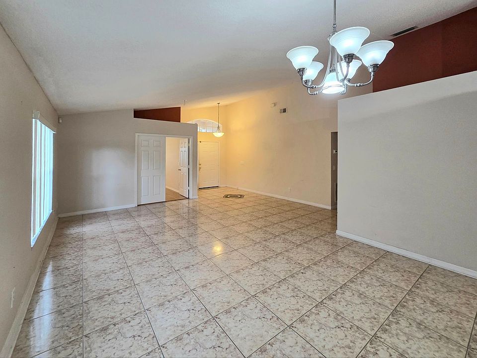 2nd image of 13912 Valleybrooke Ln