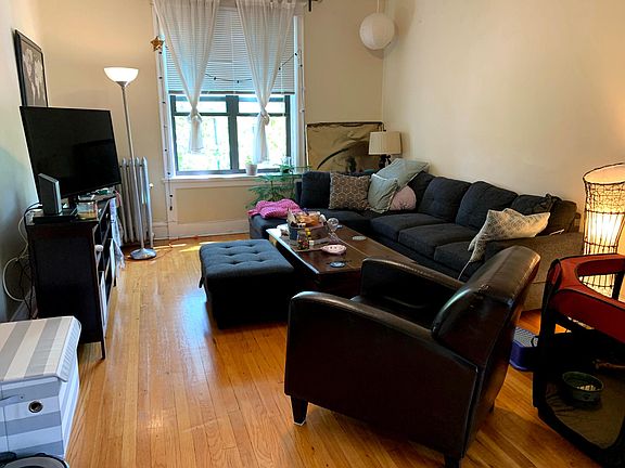 2nd image of 2208 W Berteau Ave APT 2