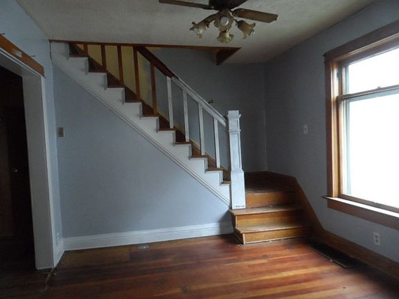 4th image of 383 Mary St
