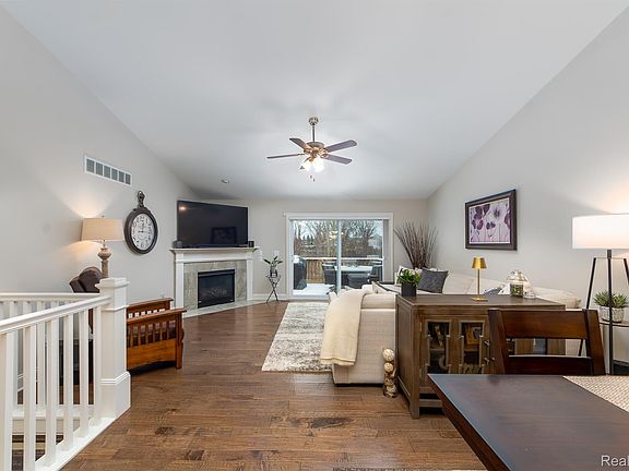 4th image of 1925 Egret Pointe