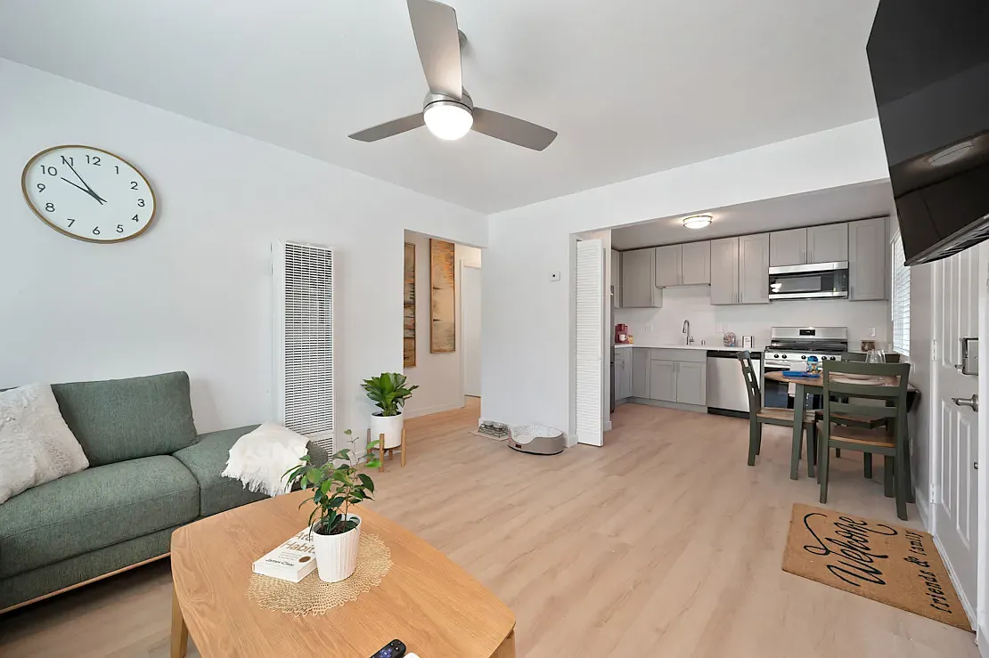 2 bed, 875 sqft, $1,895 — Photo 3
