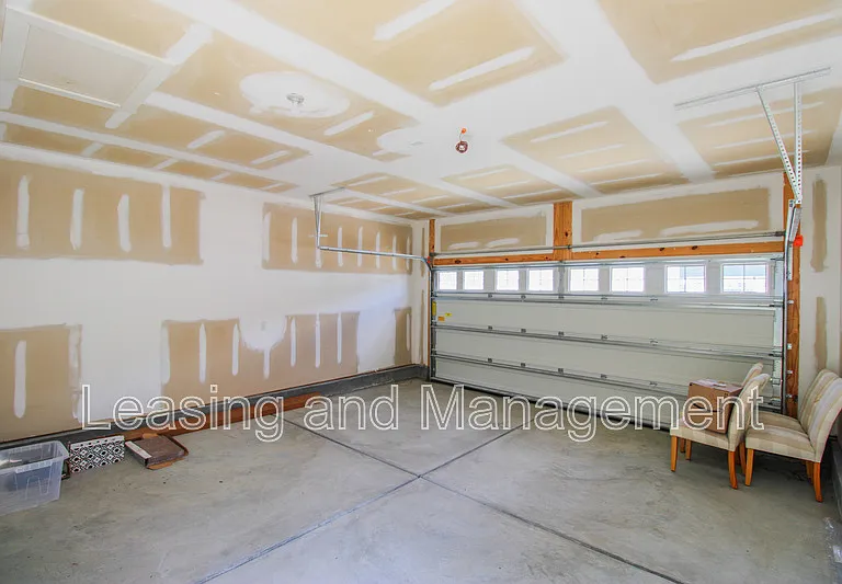 111 Crimson St — Photo 25