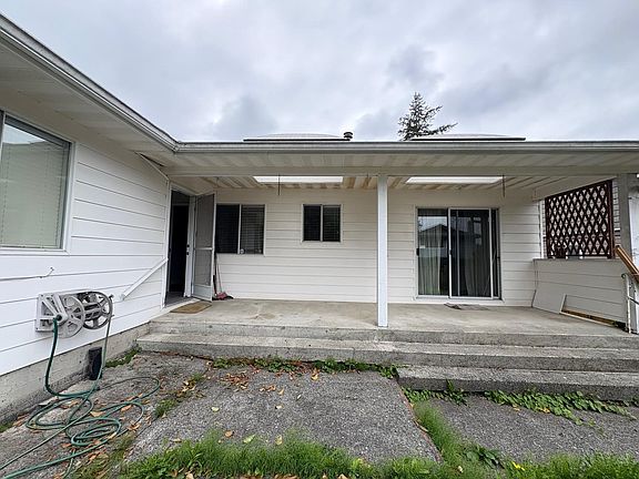 3rd image of 657 Poirier St