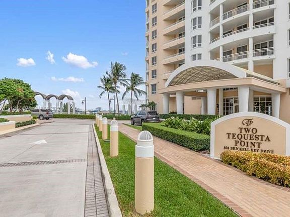 3rd image of 808 Brickell Key Dr APT 2504