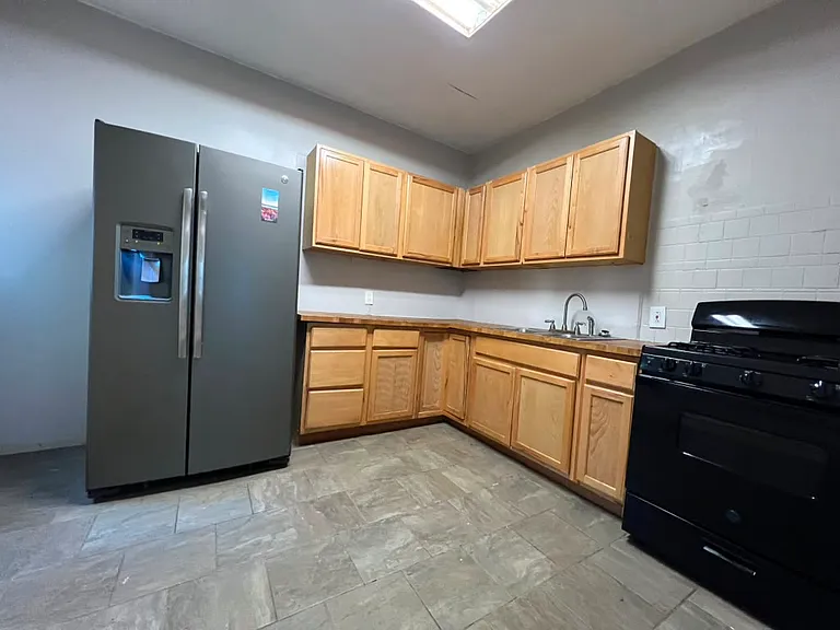 1526 E Corrington Ave — Photo 9