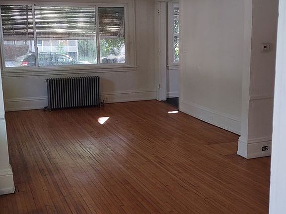 3rd image of 1431 Oliver Ave N