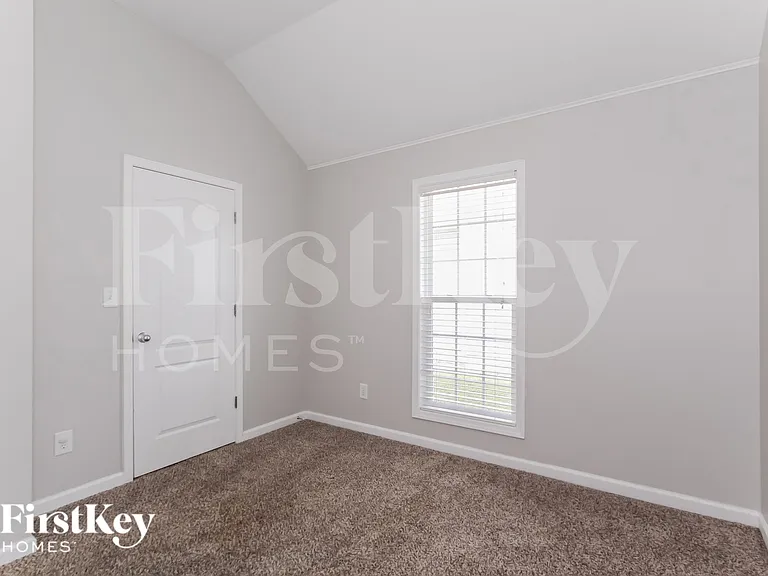 2218 Village Ln — Photo 16