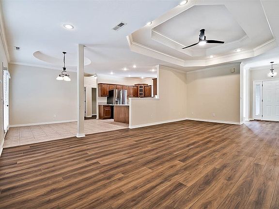 3rd image of 11127 Club House Pkwy