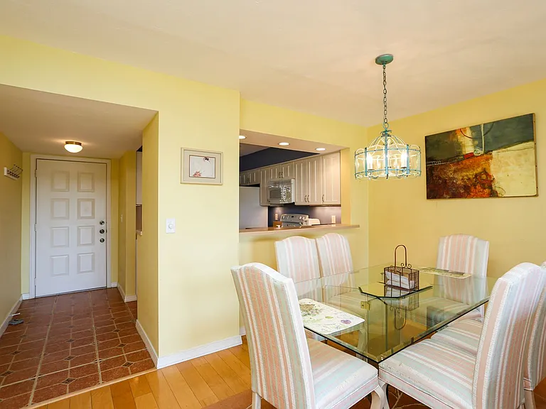 1075 Foxfire Ln #207 — Photo 4