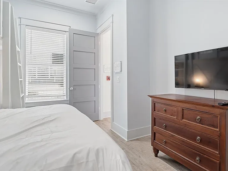 8320 Surf Dr — Photo 7