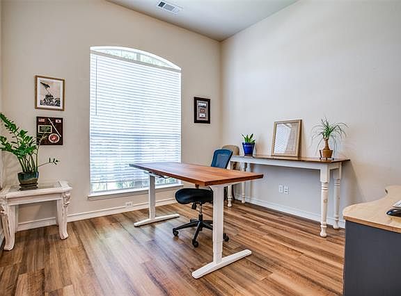 3rd image of 5301 Grovewood Dr
