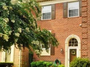 12 Valley Crossing Cir, Cockeysville, MD 21030