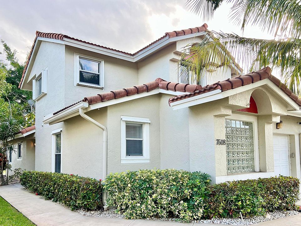1st image of 7608 Pinewalk Drive #127