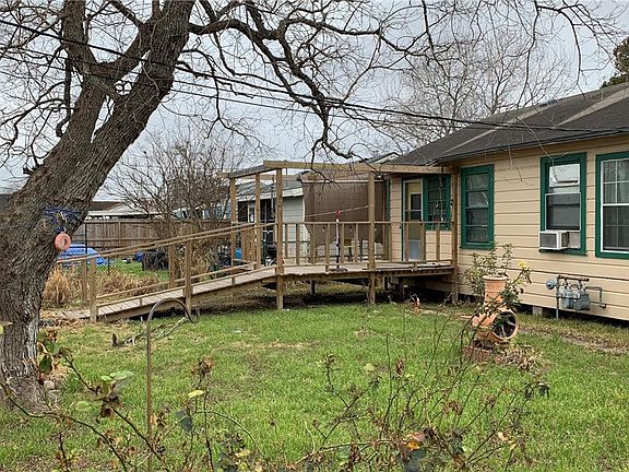 5th image of 548 Dixon Dr