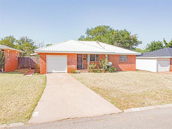 3rd image of 121 Rainbow Dr