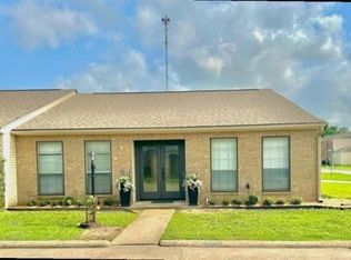 495 Yorktown Ln, Beaumont, TX 77707
