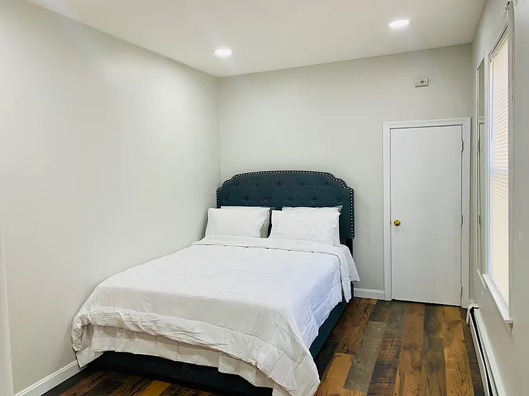 400 Charles St #1 — Photo 8