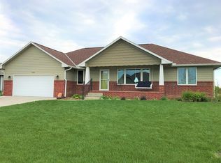 1206 Robin Dr, McPherson, KS 67460